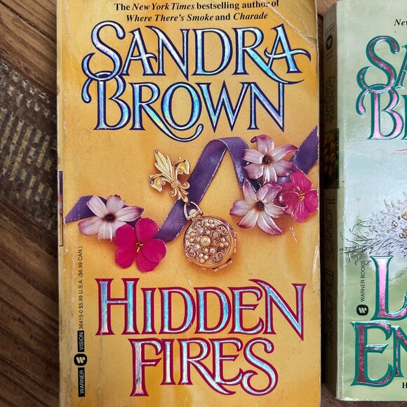 NYT Bestselling Author LOT OF 2 SANDRA BROWN ROMANCE NOVELS PAPERBACK - Picture 2 of 7